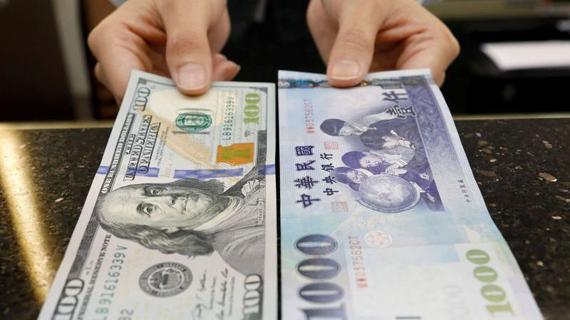 臺官員否認(rèn)與美國進(jìn)行匯率談判后，新臺幣回落