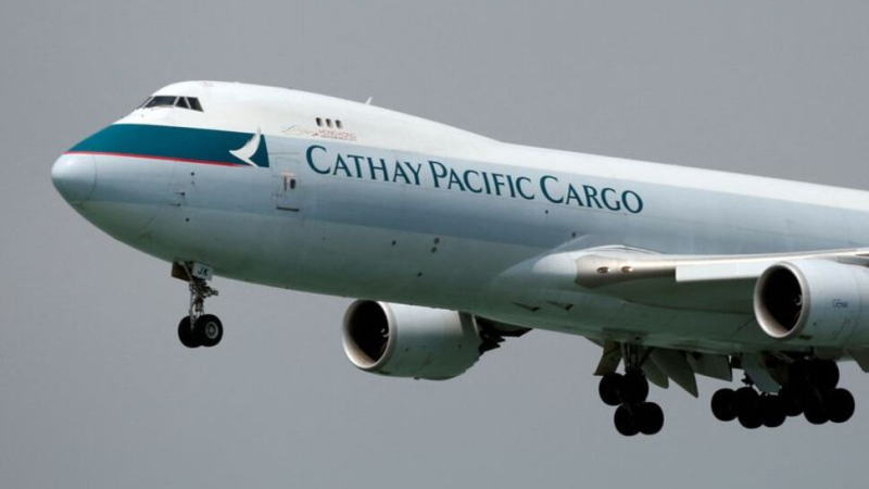 路透分析：美中航空貨運(yùn)量因低額免稅政策取消而暴跌，航空公司緊急調(diào)整航線